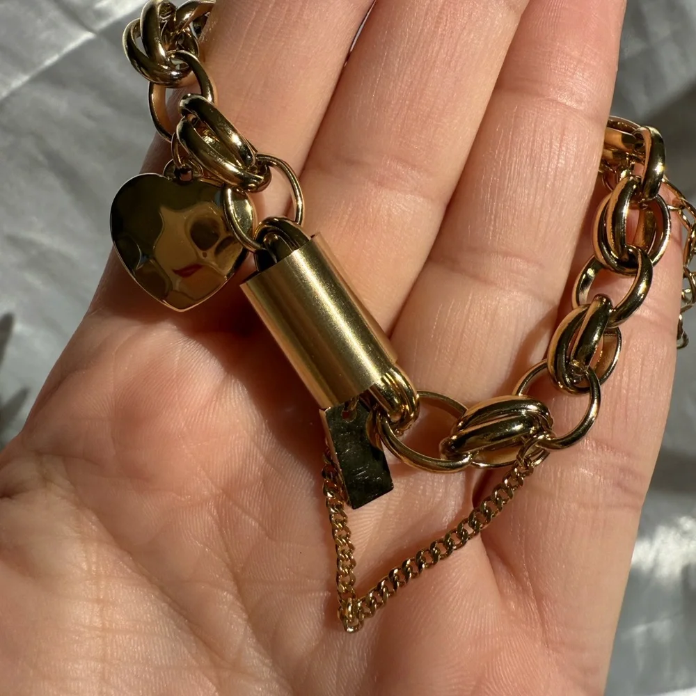 Anthropologie Chunky Gold Chain Bracelet with Heart Lock & Safety Chain - Picture 8 of 9